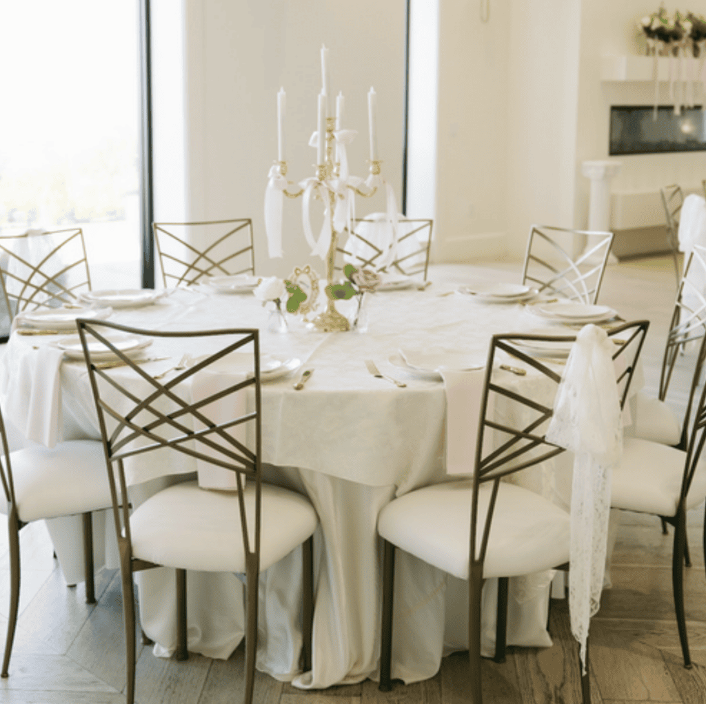 Elegant wedding reception tables at Siempre in Draper, Utah