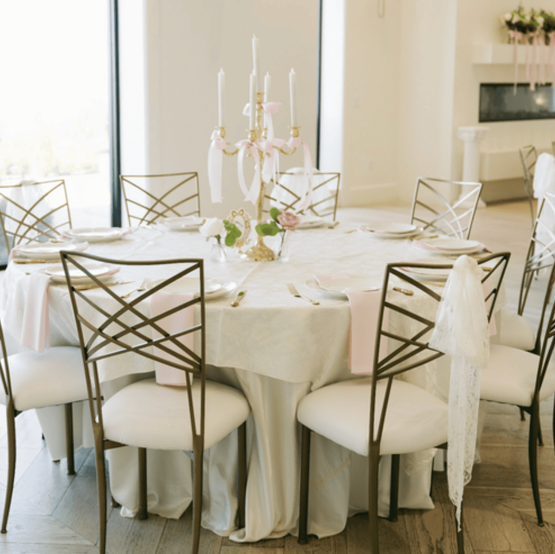 Elegant wedding reception tables at Siempre in Draper, Utah